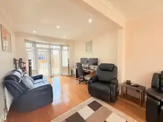 5 Ascot Gardens, photo 4