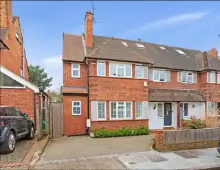 5 Burdenshott Avenue, photo 2