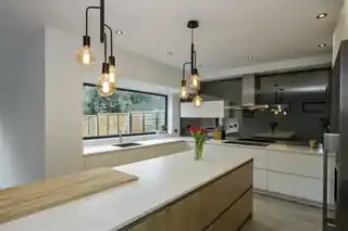 5 Burdenshott Avenue, photo 3
