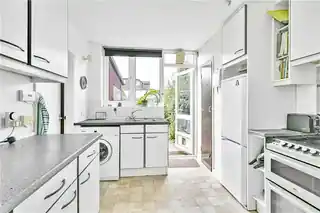 5 Camellia Place, photo 3