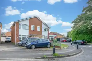 5 Clare Way, photo 2