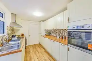 5 Crowland Road, photo 2