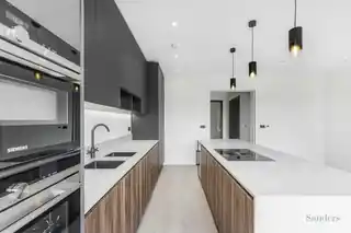 5 Daffodil Crescent, photo 3