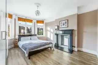 5 Denehurst Gardens, photo 4