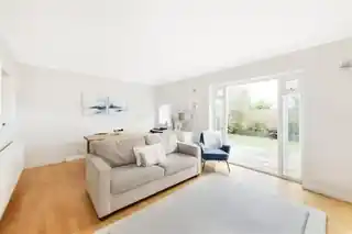 5 Elmshaw Road, photo 4