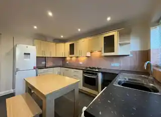 5 Fairholme Crescent, photo 3