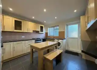 5 Fairholme Crescent, photo 2