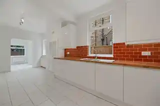 5 Friars Place Lane, photo 3