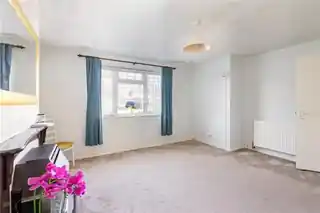 5 Hobart Close, photo 2