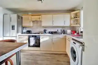 5 Holt Road, photo 3