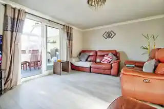 5 Holt Road, photo 2