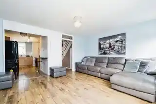5 Honeysuckle Close, photo 4