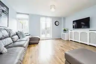 5 Honeysuckle Close, photo 3