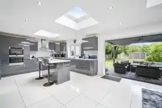 5 Kinross Avenue, photo 3