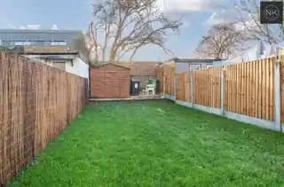 5 Knotts Green Road, photo 4