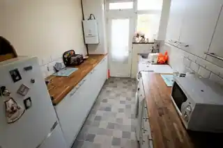 5 Lodge Lane, photo 3