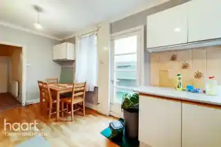 5 Lucerne Road, photo 2