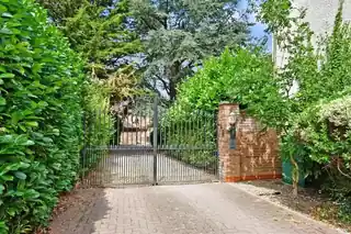 5 Mannock Mews, photo 3