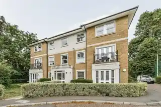 5 Meadowbank Close, photo 2