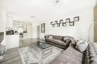5 Meadowbank Close, photo 3