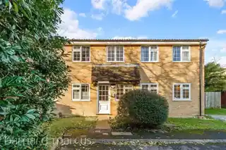 5 Minstrel Gardens, photo 3
