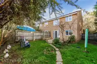 5 Minstrel Gardens, photo 2
