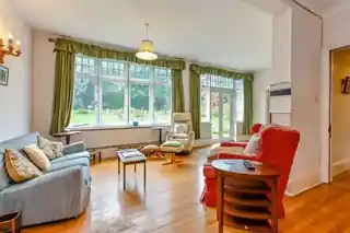 5 Moor Park Road, photo 3