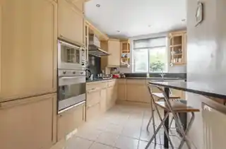 5 Oak Tree Drive, photo 2