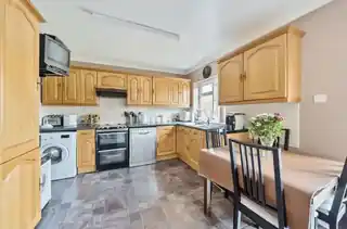 5 Peareswood Gardens, photo 4