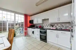 5 Radnor Close, photo 4