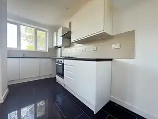 5 Rosebery Road, photo 3