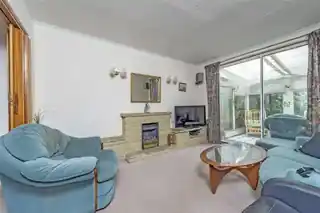 5 Sandhurst Avenue, photo 3