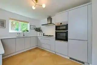 5 Springhill Close, photo 3