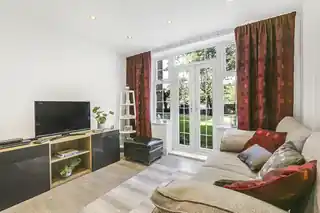 5 Streatham Close, photo 2