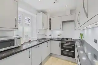 5 Streatham Close, photo 3