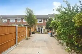 5 Takeley Close, photo 2