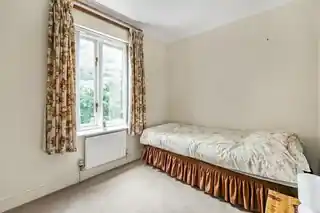 5 Village Park Close, photo 3