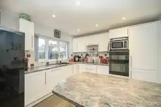 5 Winslow Way, photo 3