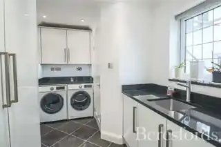 5 Woodfield Drive, photo 4
