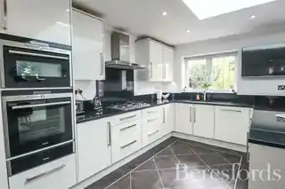 5 Woodfield Drive, photo 3
