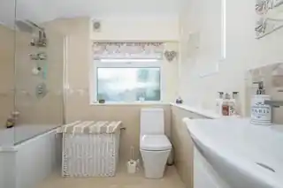 5 Yalding Road, photo 3