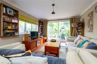 50 Avenue Road, photo 3