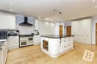 50 Balgores Lane, photo 2