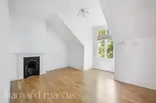 50 Barrowgate Road, photo 4