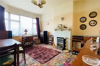 50 Basildene Road, photo 2