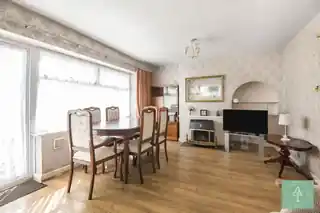 50 Beverley Close, photo 2