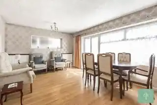 50 Beverley Close, photo 3