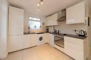 50 Eversleigh Road, photo 4