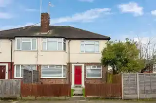 50 Eversleigh Road, photo 3