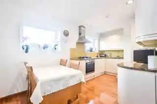 50 Maiden Erlegh Avenue, photo 3
